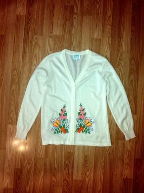 Great Vintage Condition. No Size Tag See Photos Embroidered Cardigan Sweater